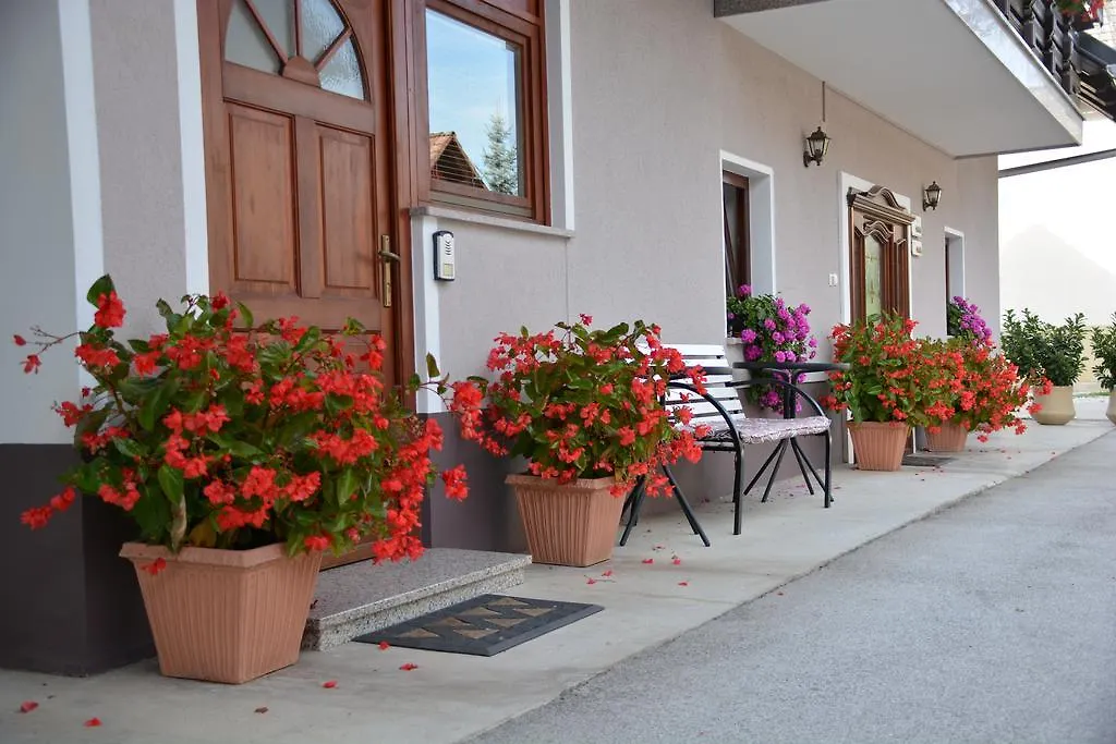 Rooms & Apartments Kepic Cerklje na Gorenjskem Bed & Breakfast